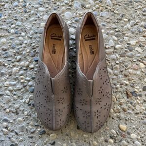 Clarks Everlay Dairyn Loafer‎ Flats Womens 6.5 Wide Tan Leather Perforated Shoe